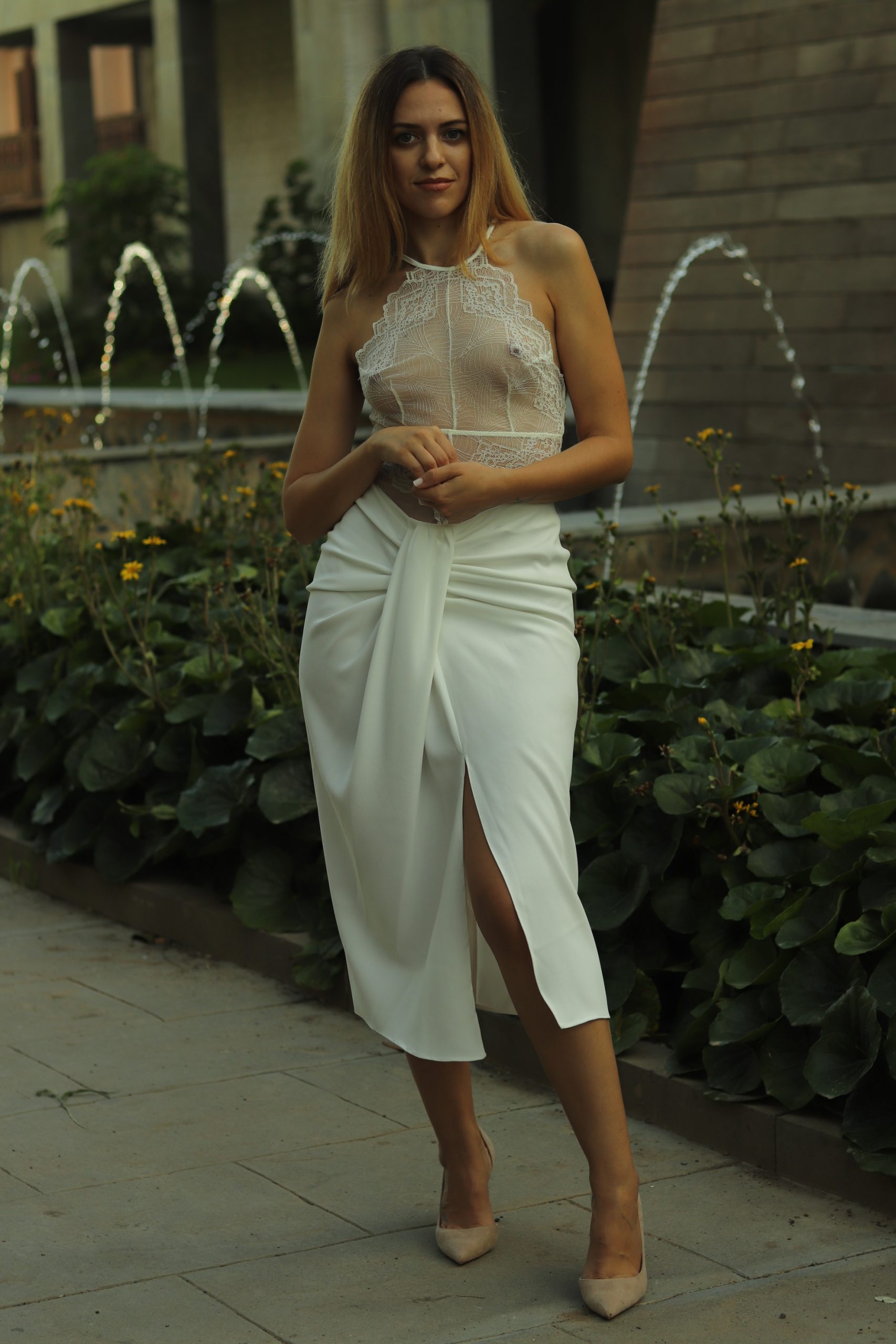 Cómo combinar un body blanco: look con falda
