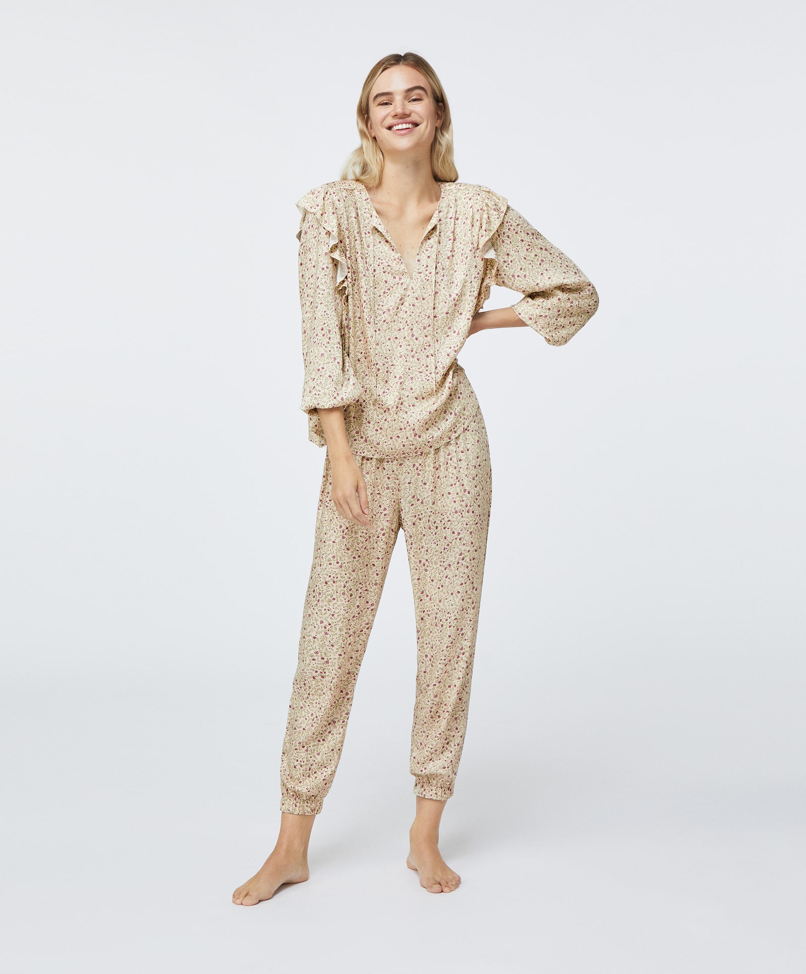 Pijama de temporada con estampado de flores Oysho