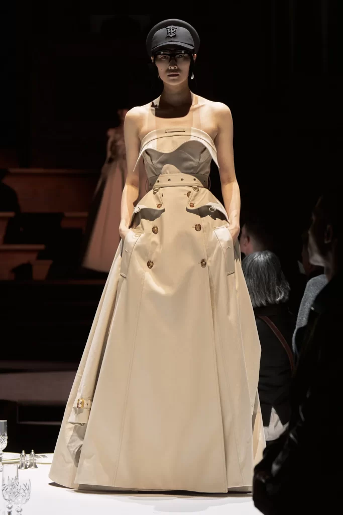 Tendencias otoño 2022: corset (Burberry)