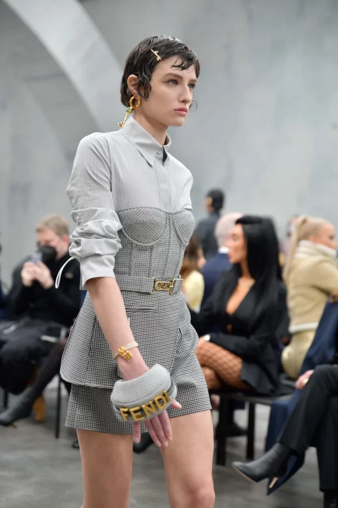 Tendencias otoño 2022: corset (Fendi)
