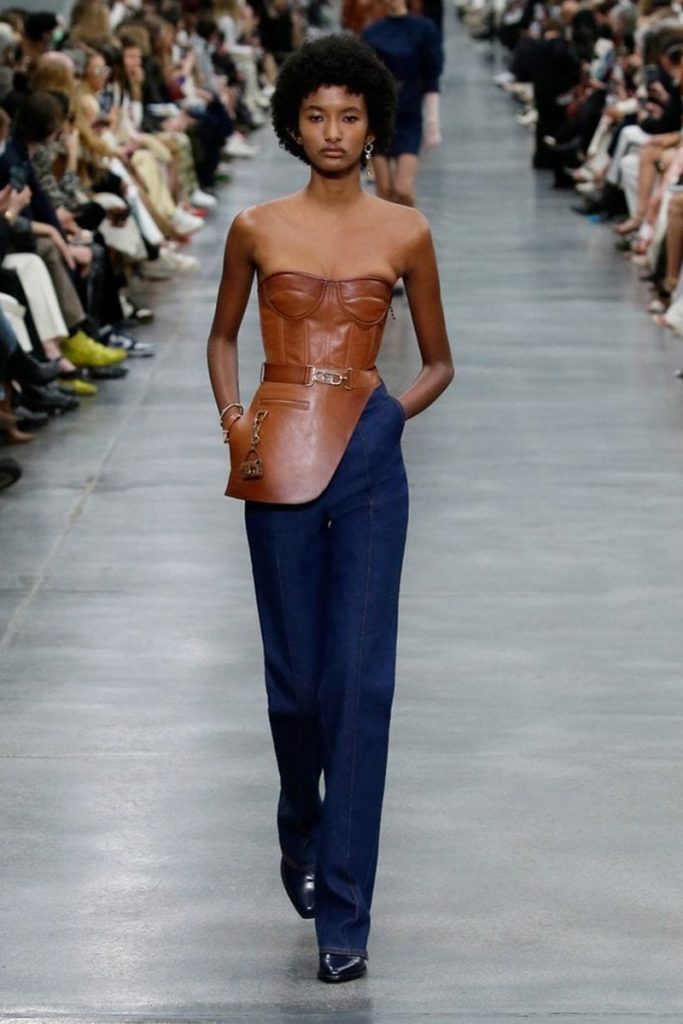 Tendencias otoño 2022: corset (Fendi)