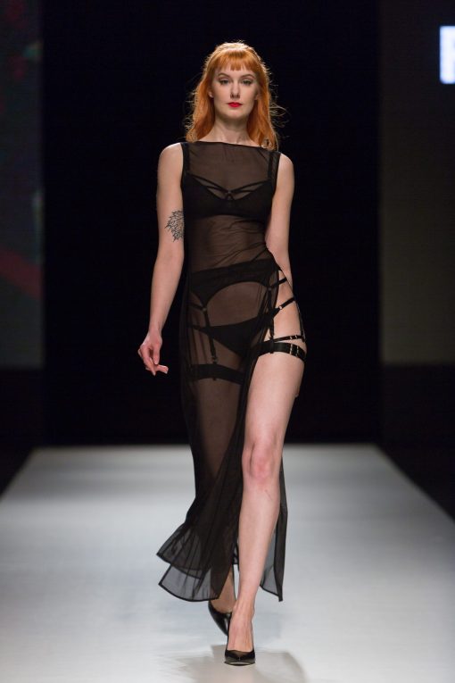 Vestido largo transparente con corte en la pierna de Flash You and Me